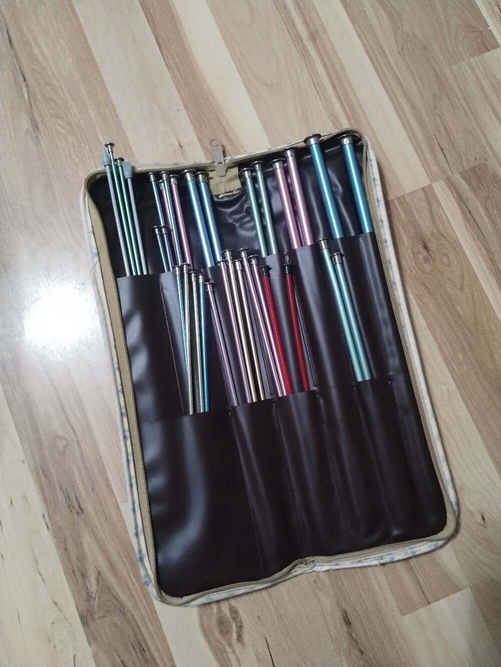 Knittingneedle Set With Case